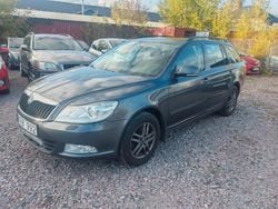 Mörkgrå Begagnad 2012 Skoda Octavia Elegance Kombi | 39 900 kr (Marknadspris)