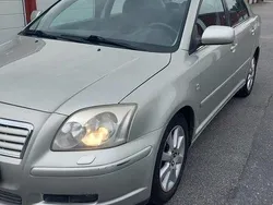 Silver Begagnad 2006 Toyota Avensis Halvkombi | 32 000 kr (Marknadspris)