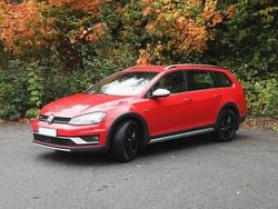 Röd Begagnad 2017 VW Golf Alltrack Kombi | 149 000 kr (Bra pris)