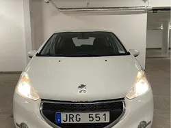 Vit Begagnad 2013 Peugeot 208 Halvkombi | 45 000 kr (Marknadspris)