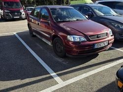 Röd Begagnad 2000 Opel Astra Halvkombi | 14 000 kr (Marknadspris)
