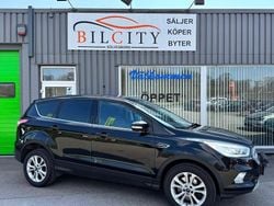 Svart Begagnad 2018 Ford Kuga Titanium SUV | 129 900 kr (Marknadspris)