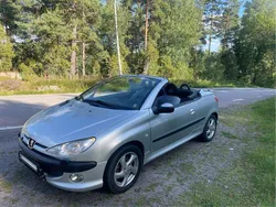 Grå Begagnad 2003 Peugeot 206 CC Cab | 18 000 kr (Marknadspris)
