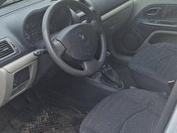 Grå Begagnad 2002 Renault Clio II Expression Halvkombi | 19 900 kr (Marknadspris)