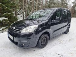 Svart Begagnad 2016 Citroën Berlingo Minibuss | 49 900 kr (Marknadspris)