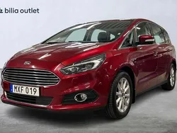 Röd Begagnad 2015 Ford S-MAX Business Edition Minibuss | 154 900 kr (Marknadspris)