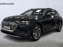 Grå Begagnad 2022 Audi e-tron SUV | 364 900 kr (Bra pris)