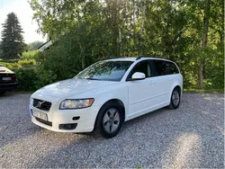 Vit Begagnad 2010 Volvo V50 Momentum Kombi | 49 900 kr (Marknadspris)