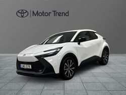 Vit Begagnad 2025 Toyota C-HR Style SUV | 364 900 kr (Marknadspris)