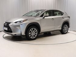 Ljusgrå Begagnad 2017 Lexus NX300h SUV | 219 000 kr (Marknadspris)