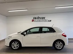 Vit Begagnad 2011 Toyota Auris Halvkombi | 87 500 kr (Lite dyr)