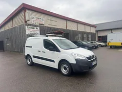 Vit Begagnad 2015 Peugeot Partner Minibuss | 65 000 kr (Marknadspris)
