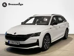Vit Begagnad 2024 Skoda Octavia SportLine Kombi | 374 900 kr (Dyr)