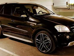 Svart Begagnad 2009 Mercedes ML63 AMG AMG SUV | 169 900 kr