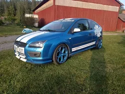 Blå Begagnad 2005 Ford Focus Halvkombi | 21 000 kr