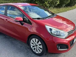 Röd Begagnad 2013 Kia Rio Halvkombi | 49 500 kr (Marknadspris)
