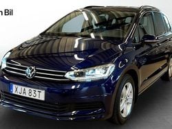 Mörkblå Begagnad 2024 VW Touran Minibuss | 369 900 kr (Bra pris)