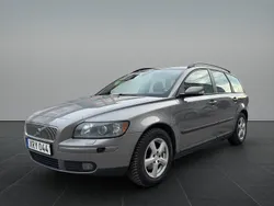 Grå Begagnad 2006 Volvo V50 Kinetic Kombi | 27 900 kr (Marknadspris)