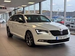 Vit Begagnad 2018 Skoda Superb SportLine Kombi | 209 900 kr (Marknadspris)