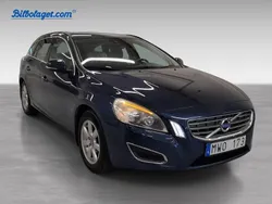 Blå Begagnad 2013 Volvo V60 Momentum Kombi | 119 500 kr (Marknadspris)