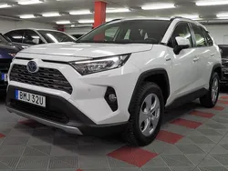Vit Begagnad 2020 Toyota RAV4 Hybrid Active SUV | 239 500 kr (Bra pris)