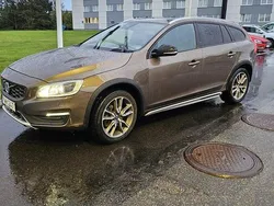 Brun Begagnad 2018 Volvo V60 CC Standard Kombi | 172 000 kr (Marknadspris)