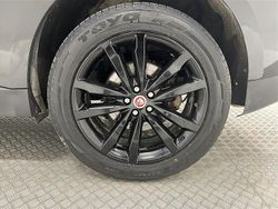 Svart Begagnad 2016 Jaguar F-Pace SUV | 279 800 kr (Dyr)