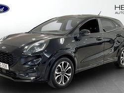 Svart (black) Begagnad 2022 Ford Puma Gen-E ST-Line SUV | 229 900 kr (Marknadspris)