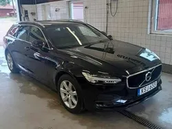 Svart Begagnad 2018 Volvo V90 Momentum Kombi | 219 000 kr (Marknadspris)