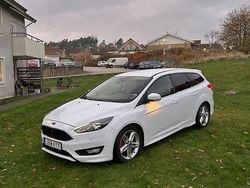 Vit Begagnad 2016 Ford Focus Titanium Kombi | 104 995 kr (Lite dyr)