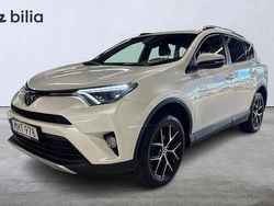 Vit Begagnad 2015 Toyota RAV4 Active SUV | 219 900 kr (Marknadspris)
