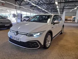 Vit (pure white) Begagnad 2022 VW Golf Alltrack Kombi | 329 900 kr (Marknadspris)