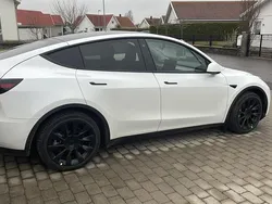 Vit Begagnad 2023 Tesla Model Y Long Range SUV | 395 000 kr