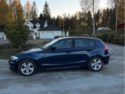 Blå Begagnad 2011 BMW 118 Advantage Halvkombi | 78 000 kr (Marknadspris)
