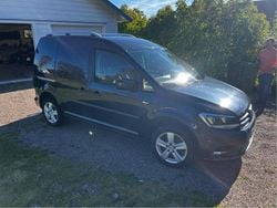 Blå Begagnad 2016 VW Caddy Minibuss | 130 000 kr (Marknadspris)