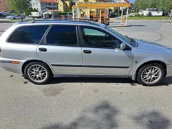 Grå Begagnad 2001 Volvo V40 Kombi | 28 000 kr (Marknadspris)