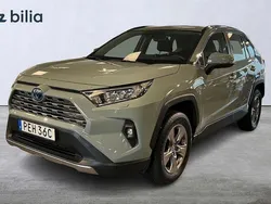 Grön Begagnad 2022 Toyota RAV4 Hybrid Active SUV | 374 800 kr (Marknadspris)