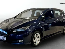 Mörkblå (blue) Begagnad 2023 Nissan Leaf Acenta Halvkombi | 194 900 kr (Marknadspris)