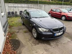Blå Begagnad 2005 BMW 325 Comfort Edition Sedan | 22 000 kr