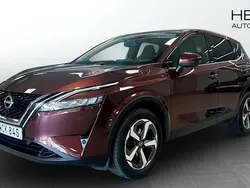 Mörkröd (red) Begagnad 2023 Nissan Qashqai N-Connecta SUV | 289 900 kr (Marknadspris)