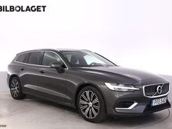 Mörkgrå (grå) Begagnad 2022 Volvo V60 Kombi | 339 800 kr (Marknadspris)