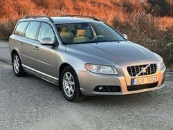 Seashell metallic Begagnad 2008 Volvo V70 Momentum Kombi | 33 000 kr (Marknadspris)