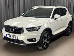 Vit Begagnad 2021 Volvo XC40 Momentum SUV | 308 900 kr (Marknadspris)