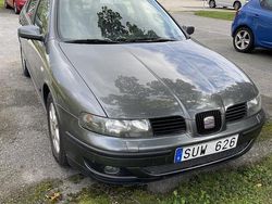 Grå Begagnad 2002 Seat Leon Halvkombi | 15 000 kr