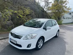 Vit Begagnad 2012 Toyota Auris Hybrid Plus Halvkombi | 87 500 kr (Bra pris)