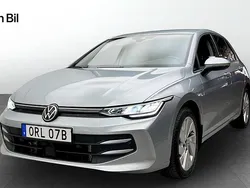 Silver Begagnad 2025 VW Golf VIII Comfortline Kombi | 304 900 kr (Bra pris)