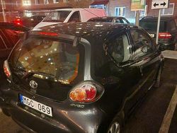 Grå Begagnad 2011 Toyota Aygo Halvkombi | 35 000 kr (Marknadspris)