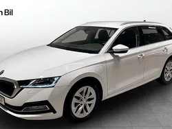 Vit (candy white) Begagnad 2022 Skoda Octavia Style Kombi | 289 900 kr (Marknadspris)