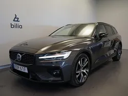Grå Begagnad 2024 Volvo V60 Plus Kombi | 399 500 kr (Marknadspris)