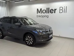 Mörkgrå Ny 2025 VW Tiguan Edition SUV | 547 800 kr (Marknadspris)